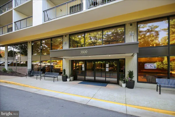 $2,500 | 3800 Powell Lane, Unit 1228, Falls Church, VA 22041