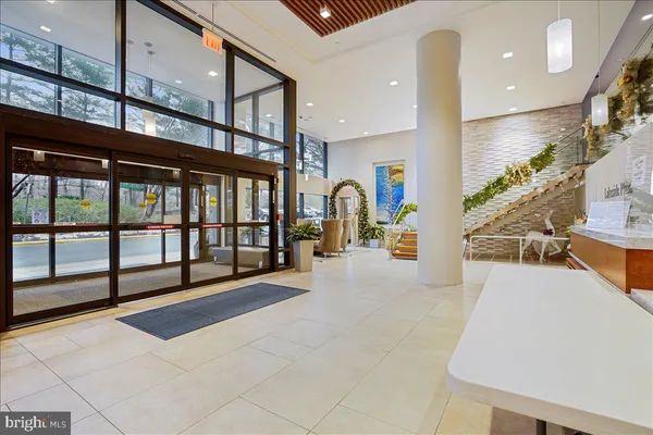 $2,500 | 3800 Powell Lane, Unit 1228, Falls Church, VA 22041