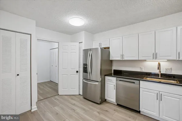 $2,500 | 3800 Powell Lane, Unit 1228, Falls Church, VA 22041