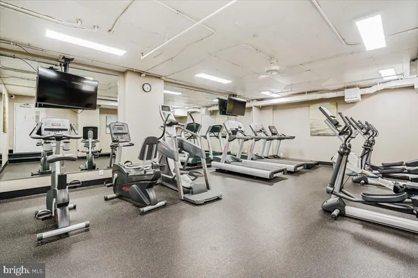 $2,500 | 3800 Powell Lane, Unit 1228, Falls Church, VA 22041