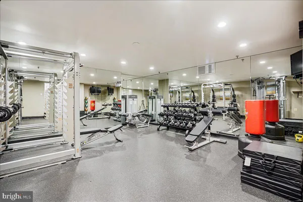 $2,500 | 3800 Powell Lane, Unit 1228, Falls Church, VA 22041