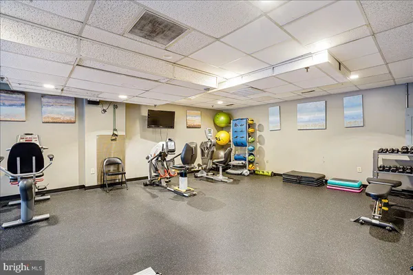 $2,500 | 3800 Powell Lane, Unit 1228, Falls Church, VA 22041