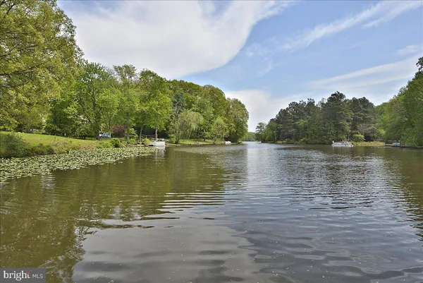 $2,500 | 3800 Powell Lane, Unit 1228, Falls Church, VA 22041