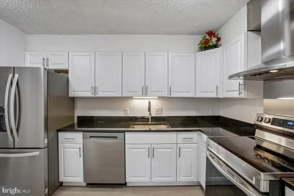 $2,500 | 3800 Powell Lane, Unit 1228, Falls Church, VA 22041