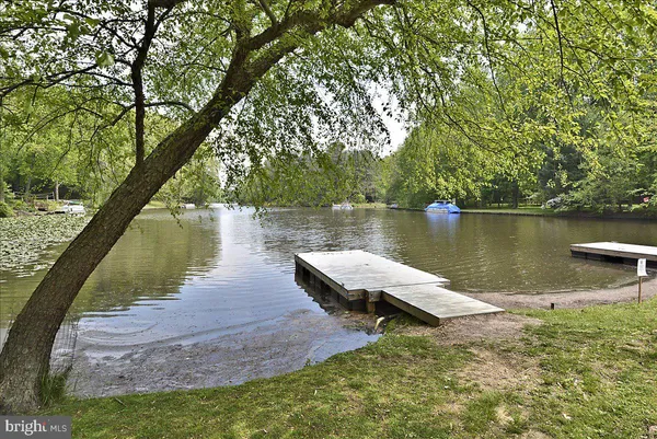 $2,500 | 3800 Powell Lane, Unit 1228, Falls Church, VA 22041