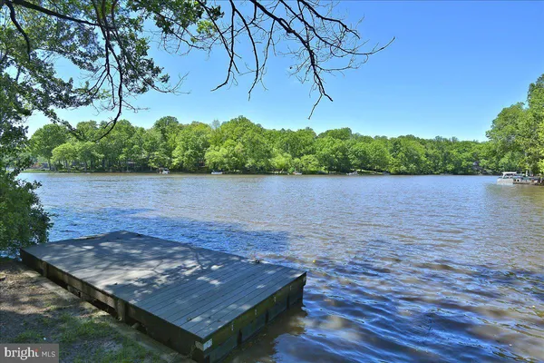$2,500 | 3800 Powell Lane, Unit 1228, Falls Church, VA 22041