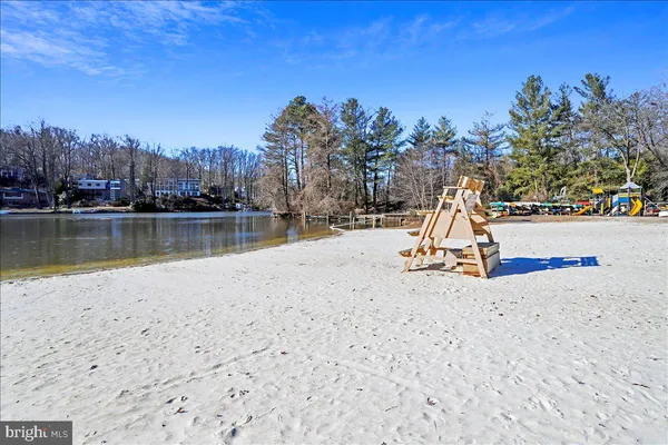 $2,500 | 3800 Powell Lane, Unit 1228, Falls Church, VA 22041