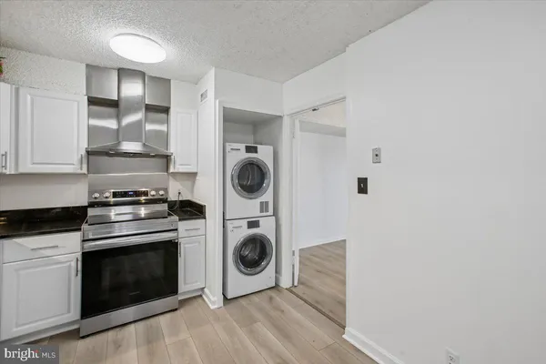 $2,500 | 3800 Powell Lane, Unit 1228, Falls Church, VA 22041