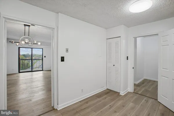 $2,500 | 3800 Powell Lane, Unit 1228, Falls Church, VA 22041