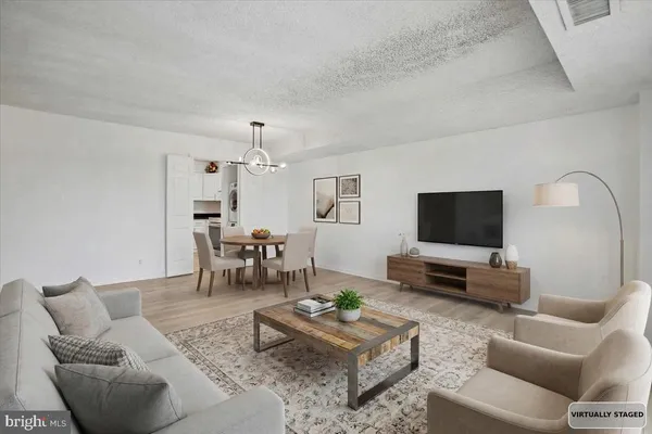 $2,500 | 3800 Powell Lane, Unit 1228, Falls Church, VA 22041