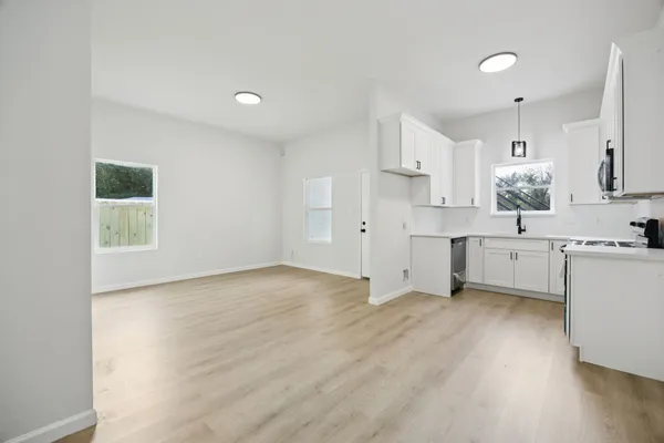 $1,650 | 422 New Hampshire Street, Houston, TX 77029