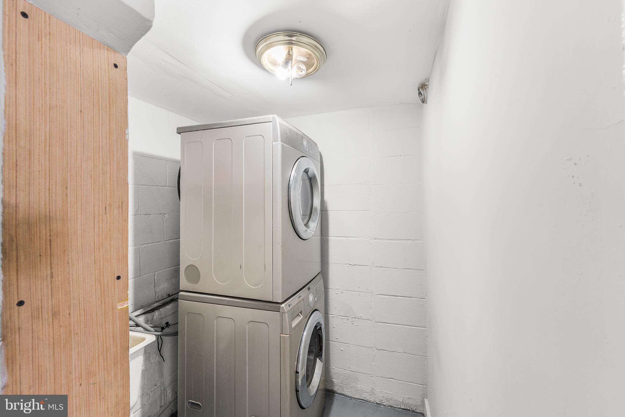 2 Fusting Avenue Baltimore, MD 21228 - Photo 10 of 26 a utility room with dryer and washer