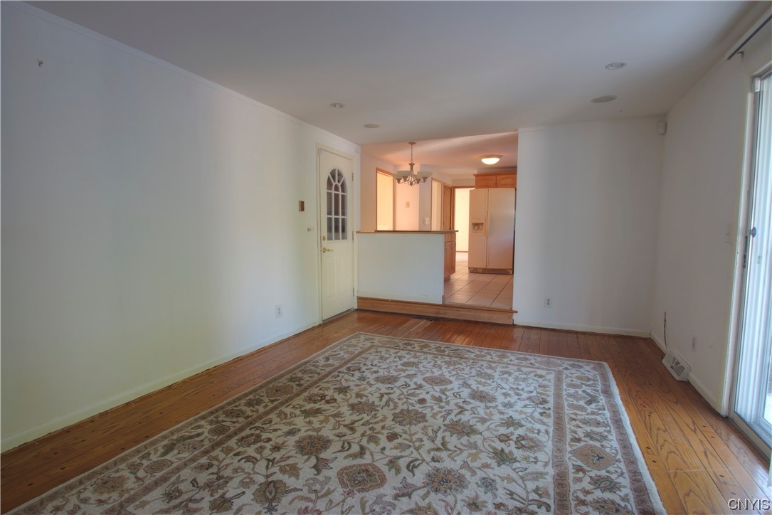 102 Pineledge Road Camillus, NY 13031 - Photo 4 of 12