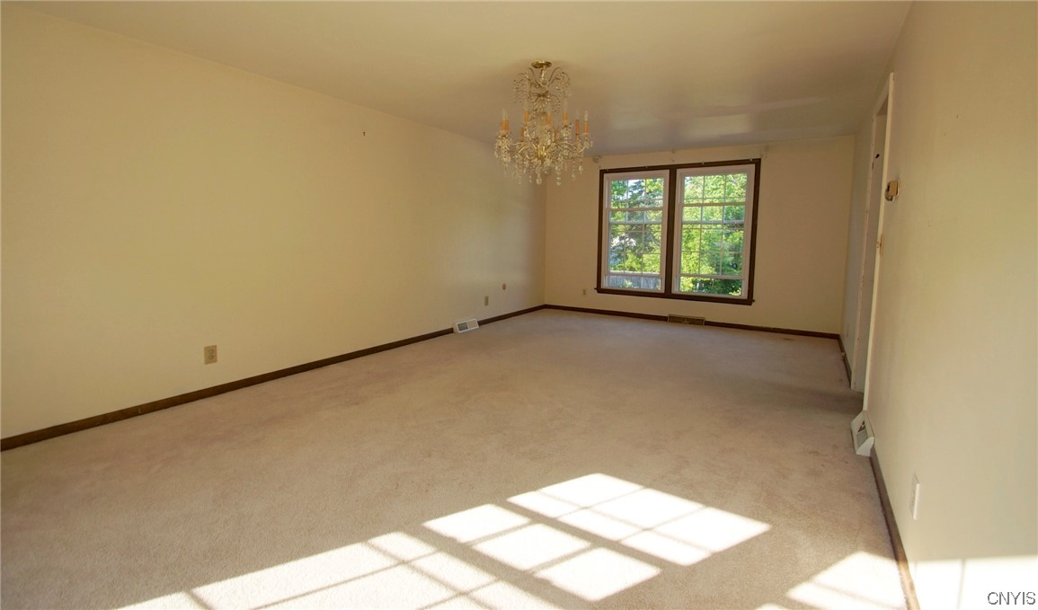 102 Pineledge Road Camillus, NY 13031 - Photo 8 of 12