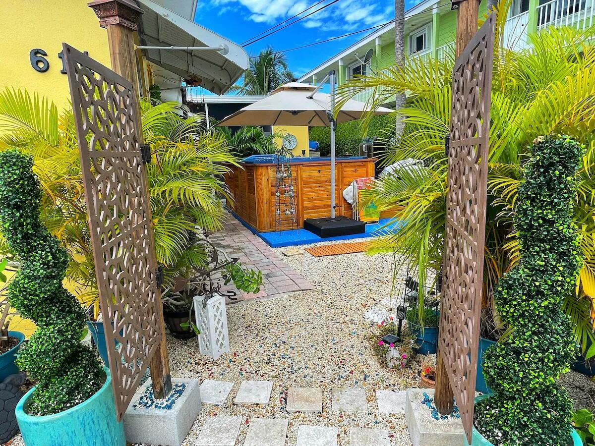 611 8th Street Key Colony Beach, FL 33051 - Photo 2 of 36 Courtyard