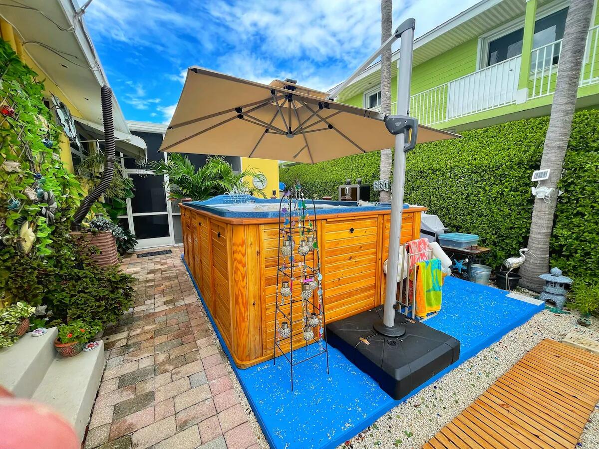 611 8th Street Key Colony Beach, FL 33051 - Photo 4 of 36 Swim Spa w:Umbrella