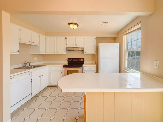 $259,900 | 19561 Mariner Court, Northville, MI 48167