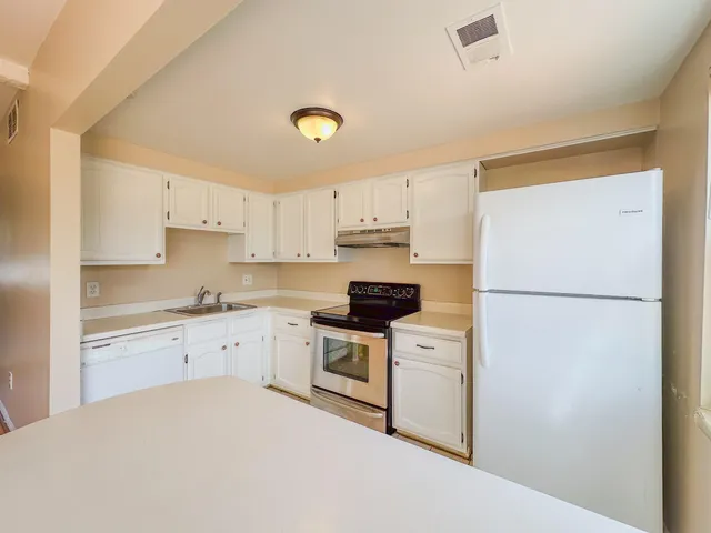 $259,900 | 19561 Mariner Court, Northville, MI 48167