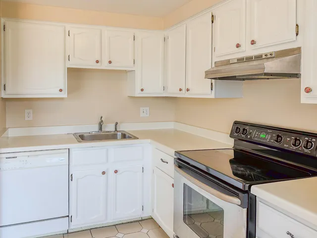 $259,900 | 19561 Mariner Court, Northville, MI 48167