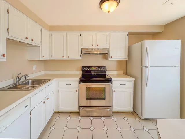 $259,900 | 19561 Mariner Court, Northville, MI 48167