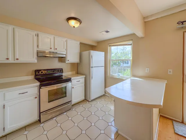 $259,900 | 19561 Mariner Court, Northville, MI 48167