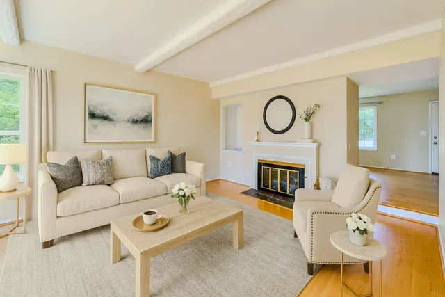 $259,900 | 19561 Mariner Court, Northville, MI 48167