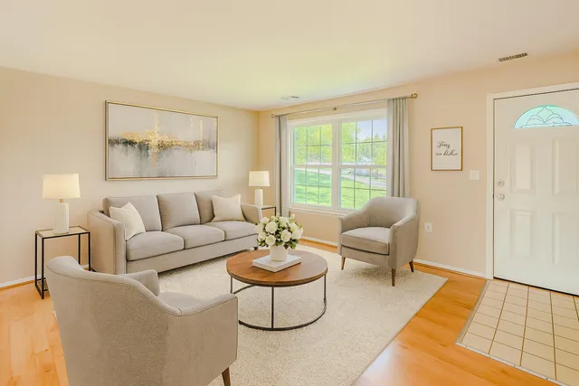 $259,900 | 19561 Mariner Court, Northville, MI 48167