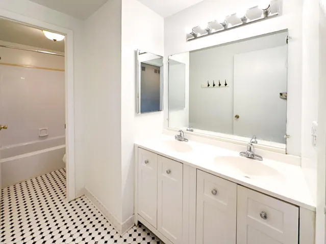 $259,900 | 19561 Mariner Court, Northville, MI 48167