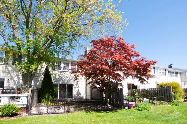 $259,900 | 19561 Mariner Court, Northville, MI 48167