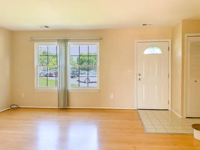 $259,900 | 19561 Mariner Court, Northville, MI 48167