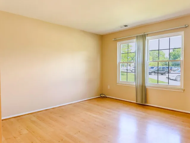 $259,900 | 19561 Mariner Court, Northville, MI 48167