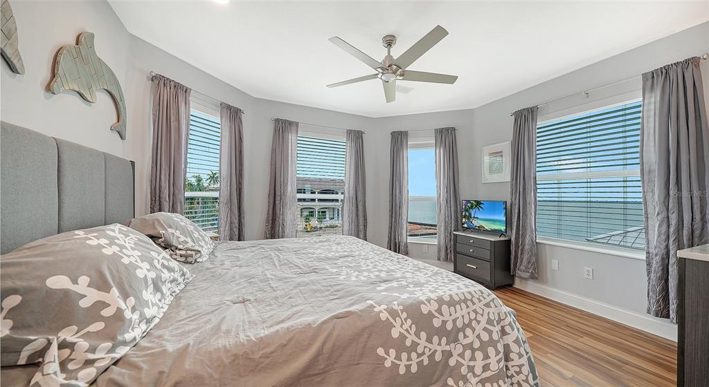 657 Halyard Lane Longboat Key, FL 34228 - Photo 20 of 33