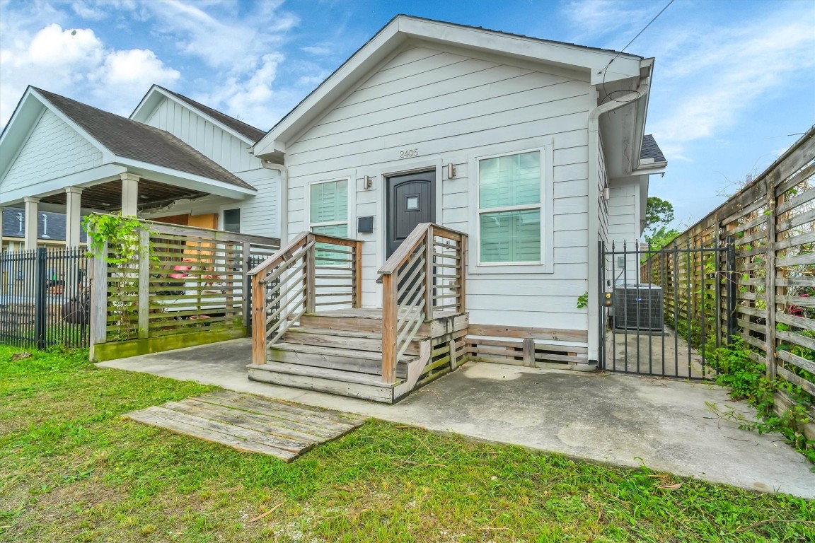 2405 Keene Street Houston, TX 77009 - Photo 38 of 45 a view of house with a yard and sitting area