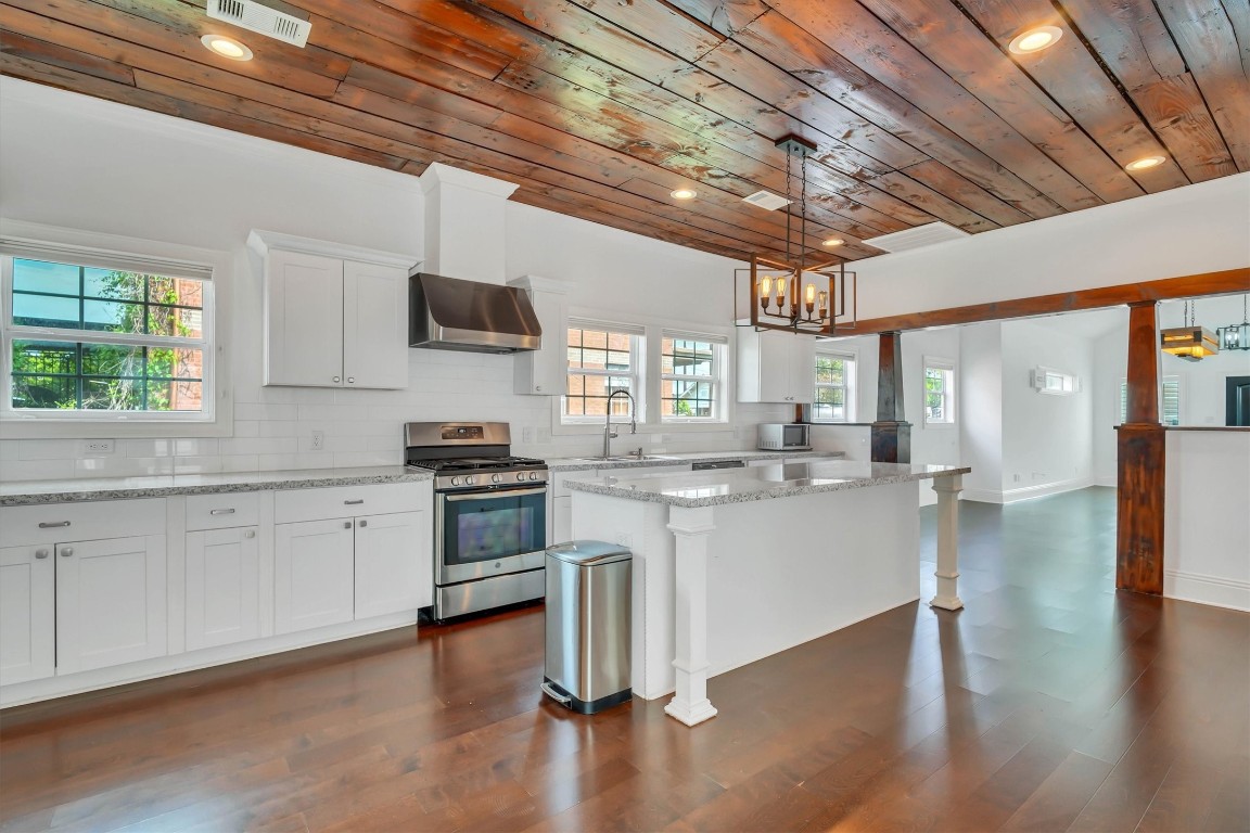 2405 Keene Street Houston, TX 77009 - Photo 10 of 45