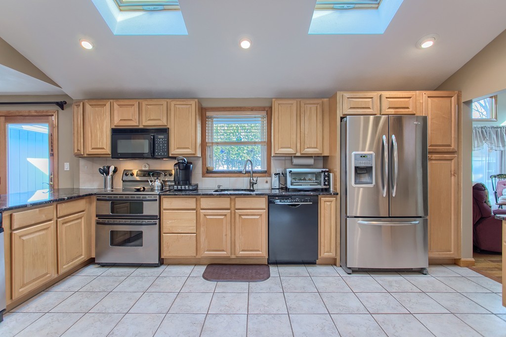 3 Antrim Road Peabody, MA 01960 - Photo 5 of 30 Gallery Image 5