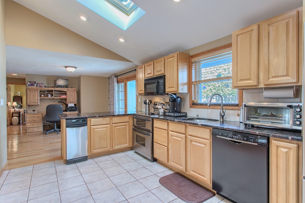 3 Antrim Road Peabody, MA 01960 - Photo 6 of 30 Gallery Image 6