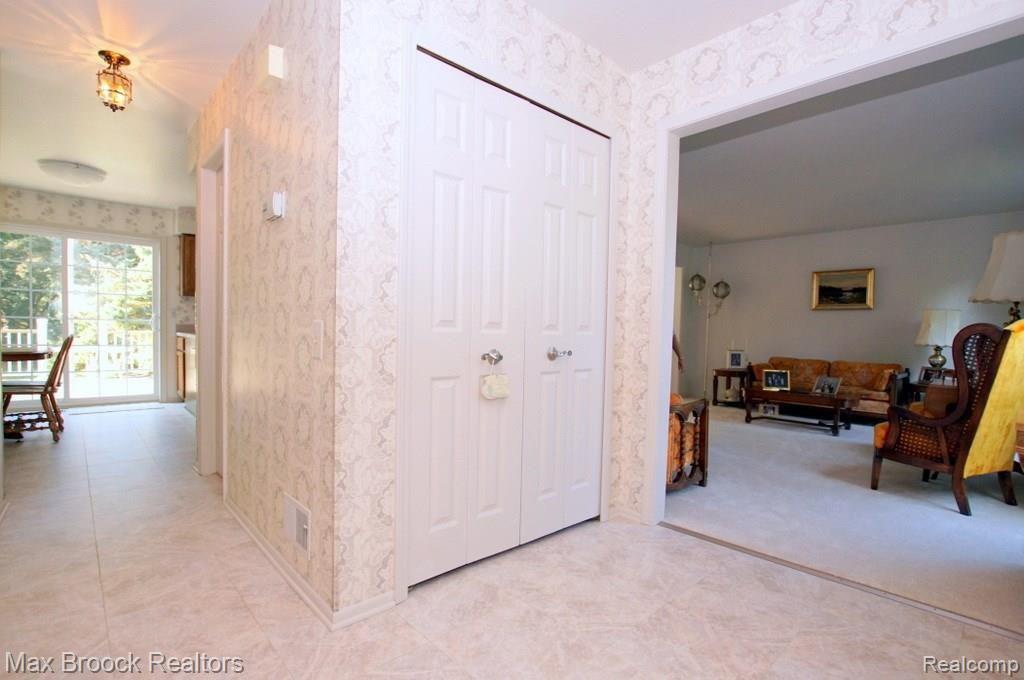 36296 Fredericksburg Road Farmington Hills, MI 48331 - Photo 11 of 30