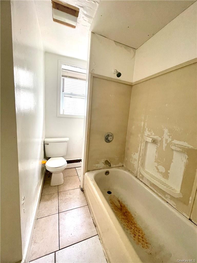 27 Fox Island Road Port Chester, NY 10573 - Photo 17 of 29 a spacious bathroom with a bathtub and a toilet