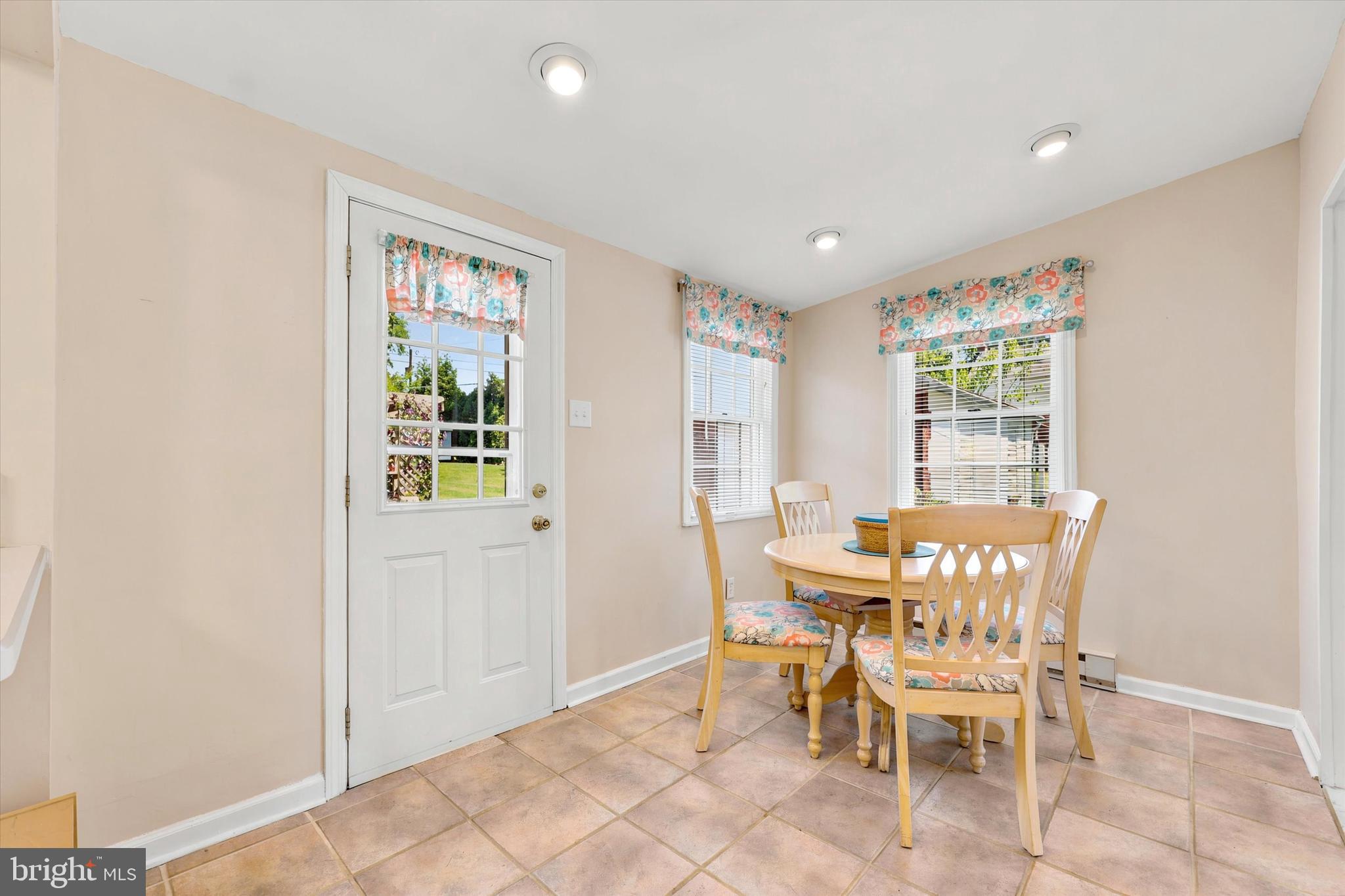 405 Brentwood Road Havertown, PA 19083 - Photo 14 of 39 Eat in Kitchen