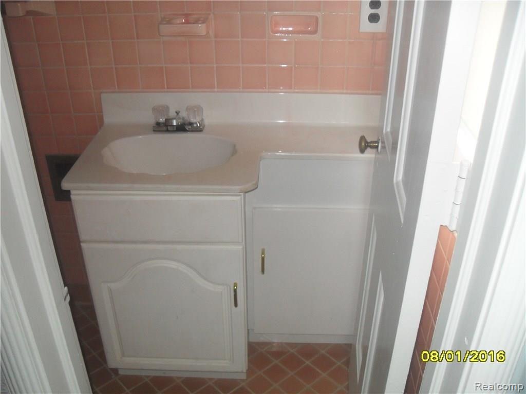 20400 Renfrew Road Detroit, MI 48221 - Photo 20 of 66 20400 Renfrew (15).JPG