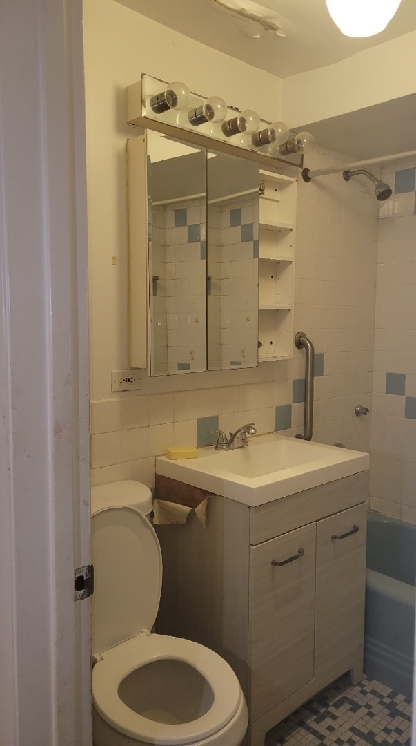 7540 North Ridge Boulevard, Unit 3C Chicago, IL 60645 - Photo 15 of 19 Gallery Image 15
