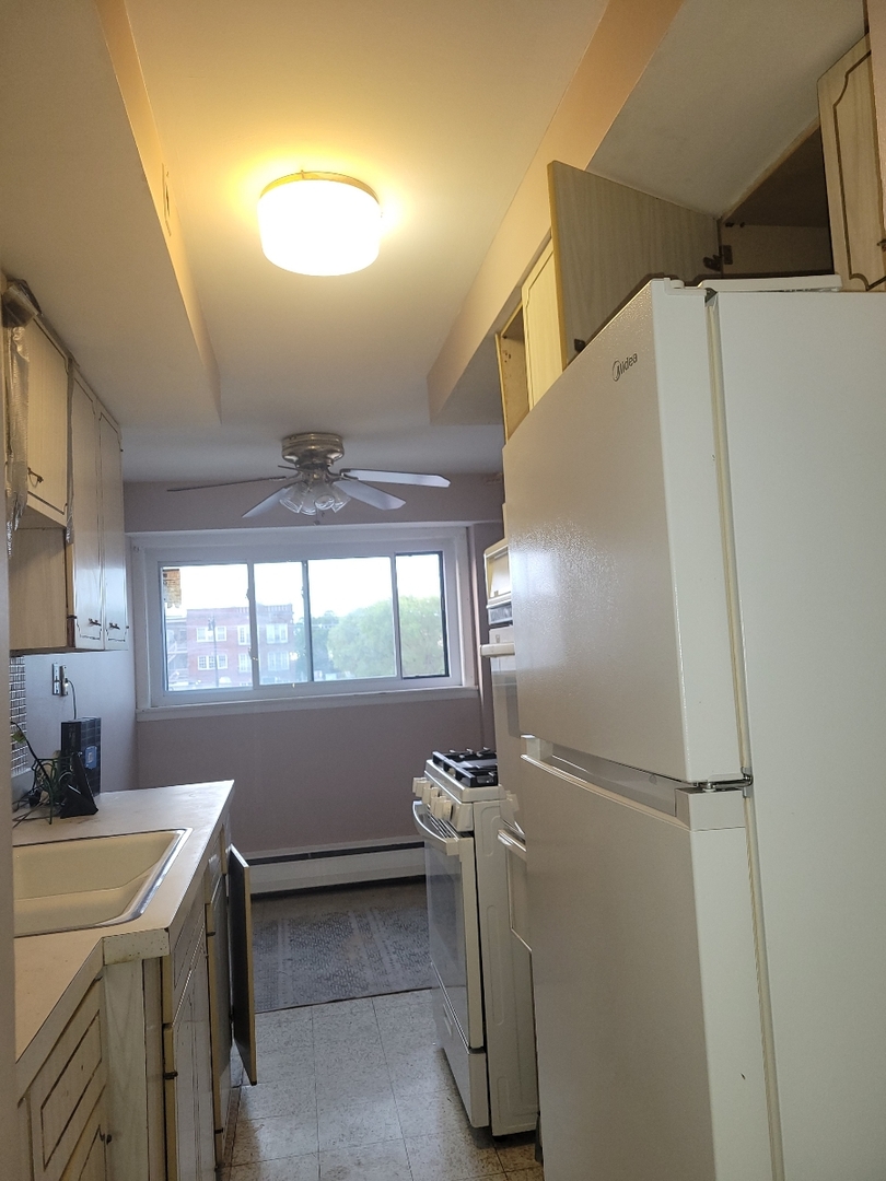 7540 North Ridge Boulevard, Unit 3C Chicago, IL 60645 - Photo 10 of 19 Gallery Image 10