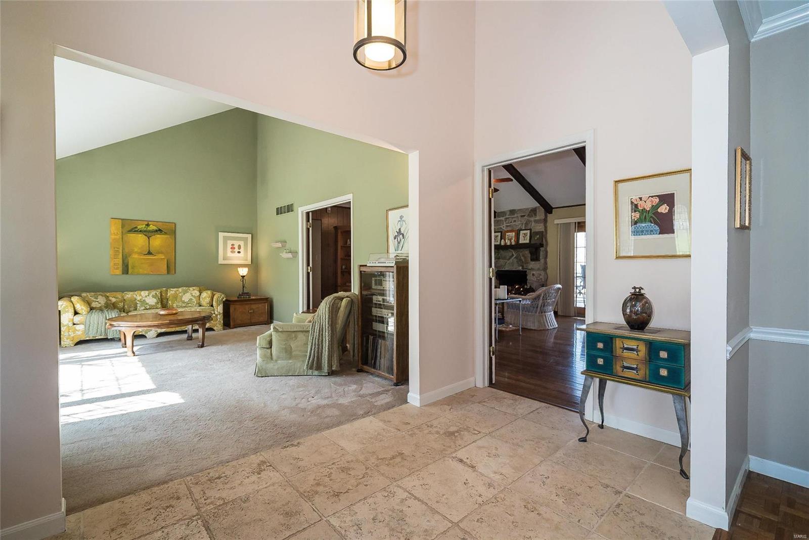 15975 Quiet Oak Road Chesterfield, MO 63017 - Photo 8 of 60 Gallery Image 8