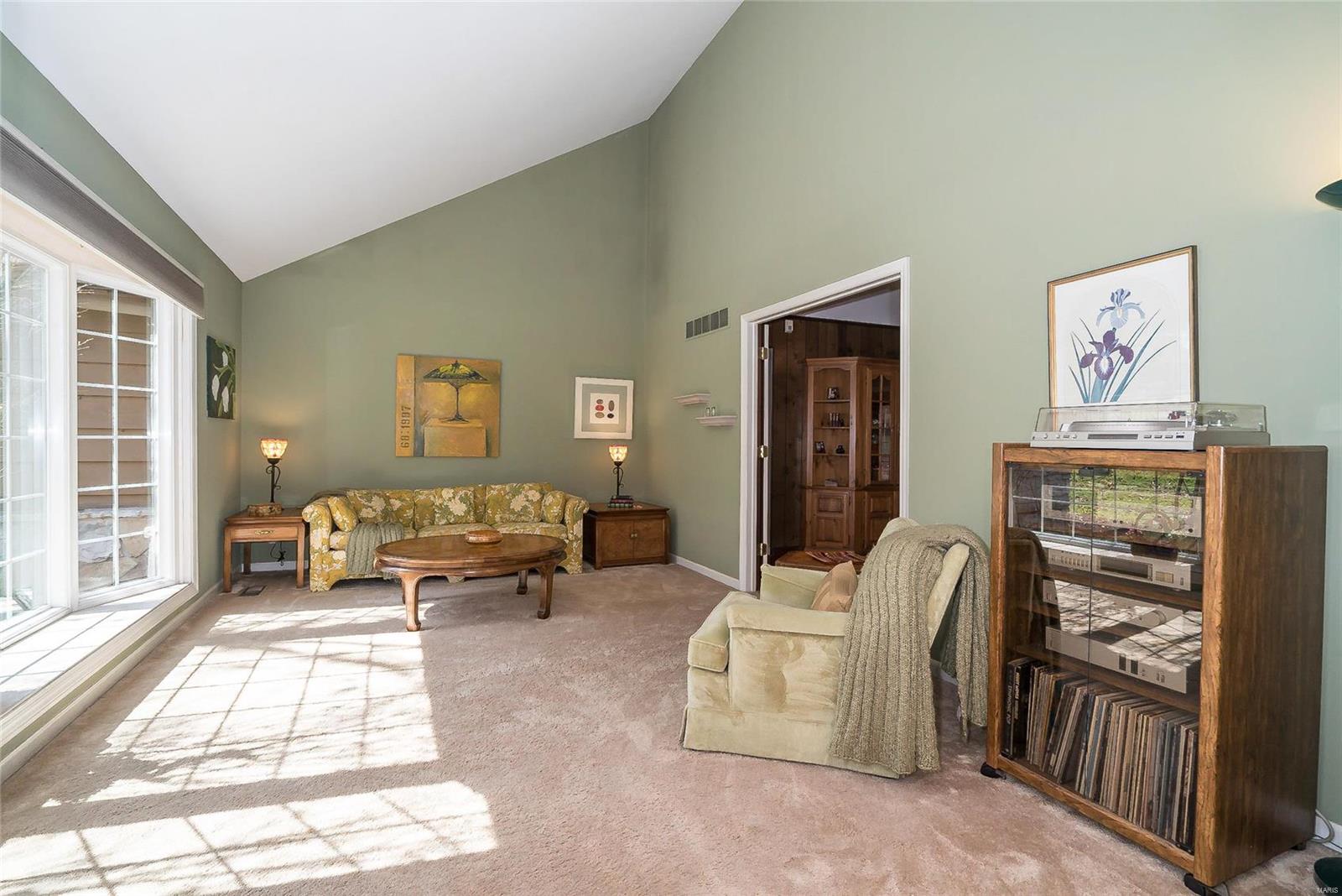 15975 Quiet Oak Road Chesterfield, MO 63017 - Photo 9 of 60 Gallery Image 9