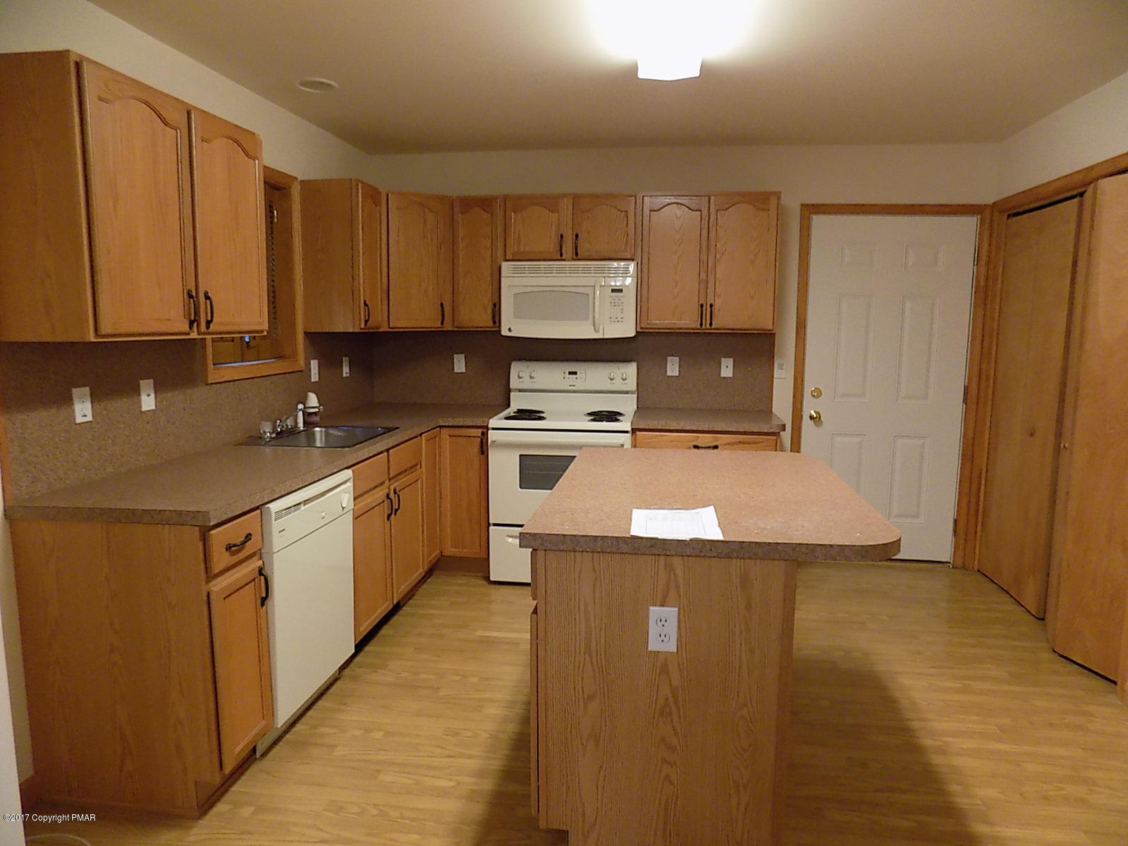 6003 Decker Road Bushkill, PA 18324 - Photo 8 of 15 2017-08-28 01.40.57