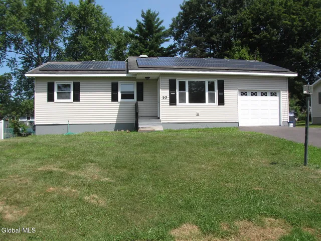 $2,950 | 10 Flicker Drive, Colonie, NY 12110