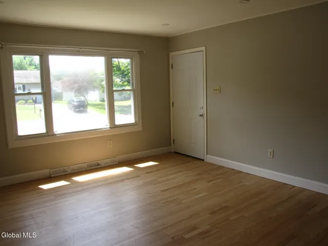 $2,950 | 10 Flicker Drive, Colonie, NY 12110