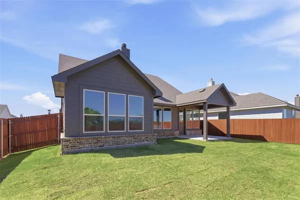 $424,900 | 1237 Sabine River Lane, Springtown, TX 76082