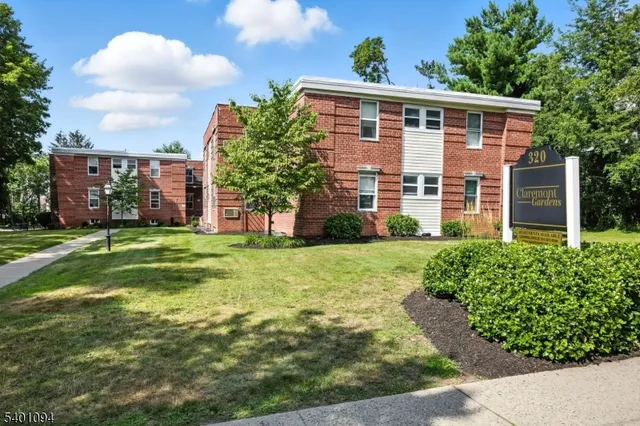 $1,749 | 320 Claremont Avenue, Unit 6, Montclair, NJ 07042