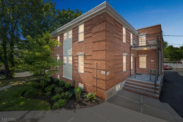 $1,749 | 320 Claremont Avenue, Unit 6, Montclair, NJ 07042